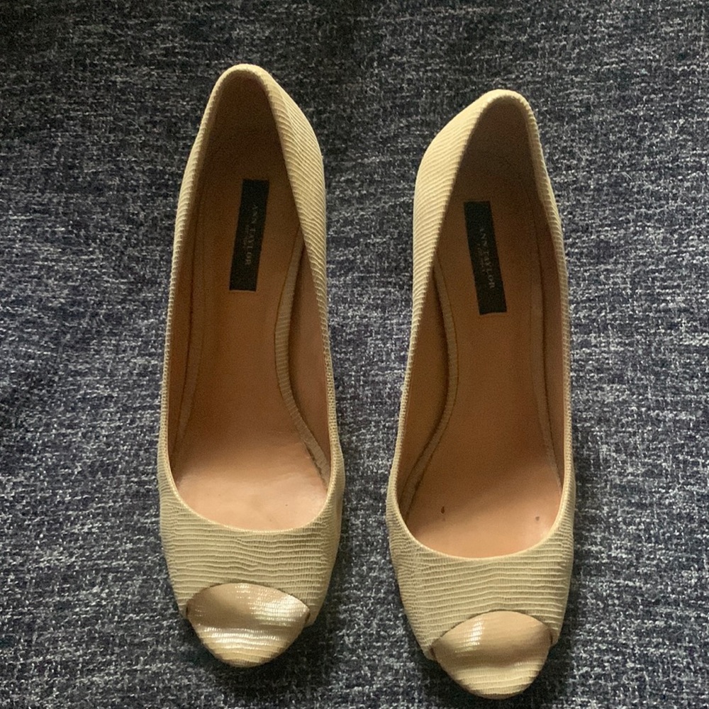 Ann Taylor Shoes Size 9M Leather Cream Snake Print, Very Good Condition!